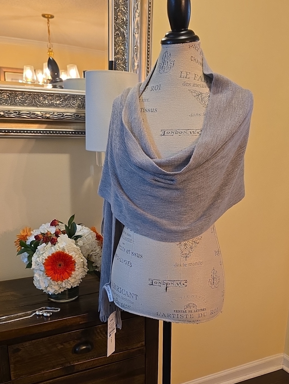 NWT Calvin Klein Light Gray Soft Knit Wrap Scarf